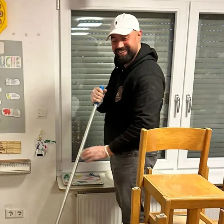 Zuverlässige und termingerechte Reinigung - egal ob privat oder gewerblich Inhaber Radouan Balzo bei der Grundreinigung - R&B Dienstleistungen Darmstadt